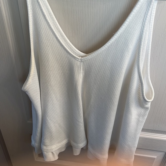 Cream tank - Picture 3 of 3